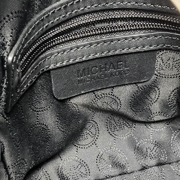 MICHAEL Michael Kors Hamilton Smooth Black Leather Crossbody Bag w/Gold Hardware - Picture 14 of 17